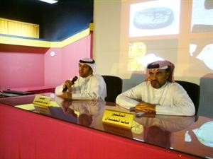 دعايد الحميدان والنقيب ثامر الهاجري خلال الملتقى﻿