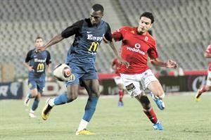 مهاجم الاهلي محمد ناجي جدو في المباراة مع انبي