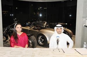 مدير عام شركة جي فورس يوسف الرفاعي وممثلة شركة الخليج للتامين عائشة العصفور خلال المؤتمر الصحافي انور الكندري