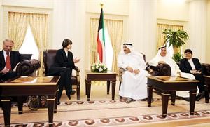 الرئيس جاسم الخرافي اثناء استقباله ميشلين كالمي﻿