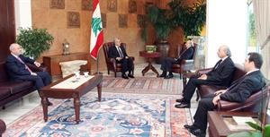 الرئيس ميشال سليمان مستقبلا رئيس اللقاء الديموقراطي وليد جنبلاط ووزراء كتلتهمحمود الطويل