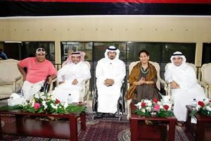 مهدي العازمي يتوسط الشيخة شيخة العبدالله ونجلها علي السالم وسعد الازمع وشافي الهاجري﻿