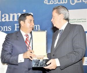 محمد العمر يكرم حاكم مصرف لبنان رياض سلامة
﻿
