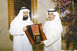 دوائل الحساوي مكرما الزميل عدنان الراشد﻿﻿ انور الكندري﻿
