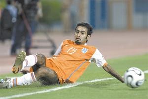 فيصل العدواني: الفوز ببطولة محلية وتحقيق مركز متقدم في الدوري الممتاز والعودة للأزرق أهم أهدافي المقبلة