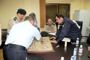 الالوية د مصطفى الزعابي وجاسم المنصوري وطارق حمادة يناقشون حوادث الاحمدي﻿