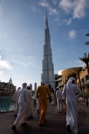حكومة دبي تضخ ملياري دولار في «دبي القابضة»