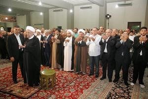 الشيخ عبدالامير قبلان يؤم المصلين في صلاة عيد الاضحى امس﻿﻿محمود الطويل﻿