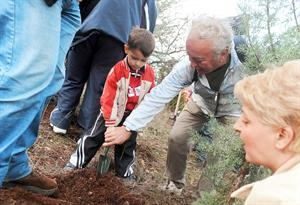 سكان مقدونيا يغرسون 7 ملايين شجرة 
