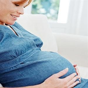 «التشنجات العصبية» خطر على الأم الحامل