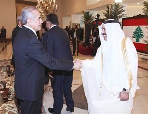 السفير السعودي علي عواض العسيري مقدما التهاني بالمناسبة ﻿