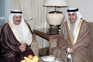 محمد شرار لدى وصوله الى دمشق وفي استقباله عزيز الديحاني