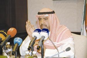 الشيخ احمد الفهد متحدثا في المؤتمر الصحافي