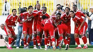 لاعبو عمان يسعون اليوم لتجاوز عقبة الامارات	 الازرقكوم﻿