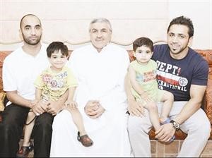 طلال عباس مع والده احمد عباس وشقيقه علي ووالديه احمد ومحمد علي
﻿