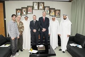 محمد الكندري ومنصور المنصور وناصر العمار مع الوفد البريطاني﻿