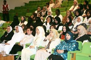 دسلوى الجسار في مقدمة الحضور
