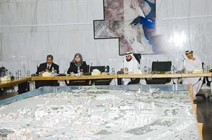 معبدالله العنزي ومجنان بوشهري خلال الاجتماع
﻿