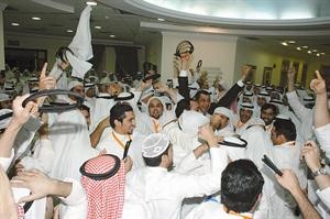 مؤيدو قائمة المحامين يحتفلون بالفوز الساحق