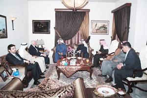 الرئيس الخرافي والوفد المرافق له في منزل سفيرنا لدى دمشق عزيز الديحاني 