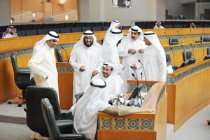 النواب في القاعة قبل رفع الجلسة نهائيا﻿