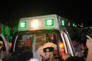﻿سيارة الاسعاف تقل الجويهل الى المستشفى الاميري﻿