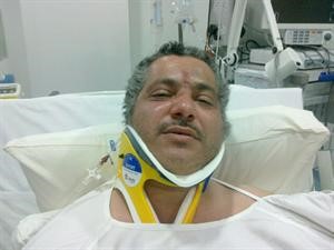 محمد الجويهل بعد افاقته من الغيبوبة في المستشفى الاميري امس محمد ماهر