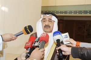 الرئيس جاسم الخرافي اثناء حديثه للصحافيين