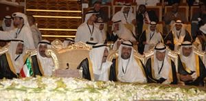 صاحب السمو الامير الشيخ صباح الاحمد مترئسا وفد الكويت في القمة ويبدو الشيخ دمحمد الصباح والشيخ احمد الفهد والشيخ احمد العبدالله والسفير احمد فهد الفهد﻿