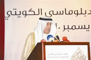 ﻿المدير العام للمعهد الديبلوماسي السفير عبدالعزيز الشارخ يلقي كلمته﻿