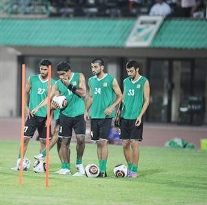 لاعبو العربي في احد التدريبات السابقة﻿