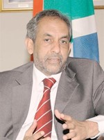 السفير اشرف سليمان