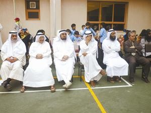 متابعة من اداريي النجاة للعرض﻿