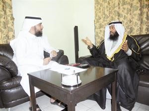 الداعية ثامر العامر متحدثا للزميل ضاري المطيري