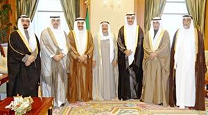 صاحب السمو الامير الشيخ صباح الاحمد مستقبلا جاسم الخرافي والنواب مناجي العبدالهادي وعلي الراشد وشعيب المويزري ومخلد العازمي وسالم النملان

