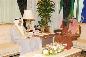 سمو ولي العهد الشيخ نواف الاحمد مستقبلا السفير خالد الدويسان﻿