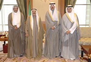 صاحب السمو الامير الشيخ صباح الاحمد مستقبلا الشيخ محمد الخالد والشيخ صباح الشملان ونبيل المزيد