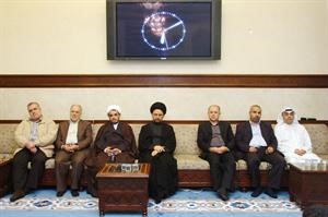 السيد علي فضل الله والخطيب علي حسن غلوم وعدد من الحضور في مسجد بهبهاني