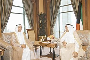 صاحب السمو الامير الشيخ صباح الاحمد مستقبلا بدر المخيزيم