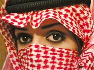 سعودية هاربة من زوجها تتقمص شخصية شاب وتعيش شهرين وسط رجال في جدة