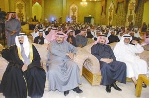مبارك الدويلة وسعد الخنفور ومحمد بن مسيلم وفهد الشنفا في مقدمة الحضور من ابناء القبيلة