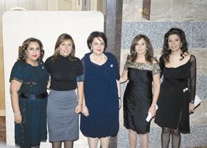 نادية بوشعر وعدد من الحاضرات في استقبال الملكة رانيا
﻿