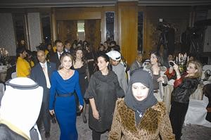 الملكة رانيا والشيخة امثال الاحمد لدى وصولهما الى الحفل