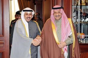 الامير خالد بن سلطان لدى لقائه السفير الشيخ حمد جابر العلي﻿