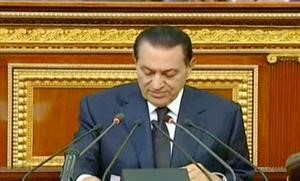 صورة ماخوذة عن التلفزيون للرئيس المصري محمد حسني مبارك مفتتحا الدورة البرلمانية الجديدة