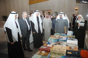 دبهبهاني ودعبدالله الغنيم وداحمد المنيس وجولة داخل المعرض
سعود سالم
