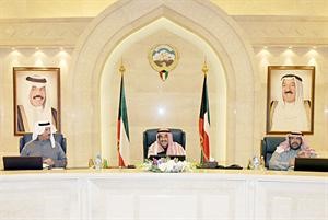 سمو رئيس مجلس الوزراء الشيخ ناصر المحمد مترئسا الاجتماع بحضور الشيخ جابر المبارك والشيخ احمد الفهد﻿