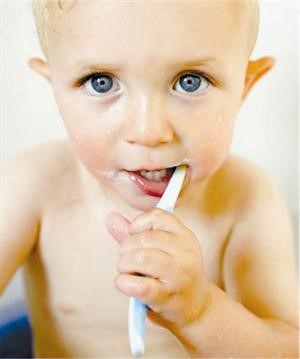 د.عبدالرحمن يكن لـ «الأنباء»: السكاكر والحلويات سبب رئيسي لتسوس أسنان الأطفال