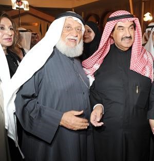 سمو الشيخ ناصر المحمد مع الفنان محمد المنيع﻿