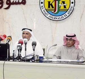 دعبدالله سهر متحدثا عن اهمية الاحصاء بحضور الزميل عدنان الراشد﻿